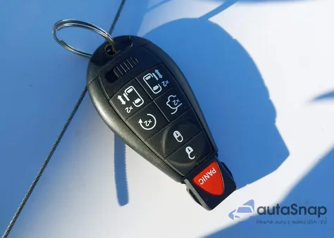 2010 Chrysler Town & Country Touring z USA, uszkodzony, nr VIN 2A4RR5D17AR468080